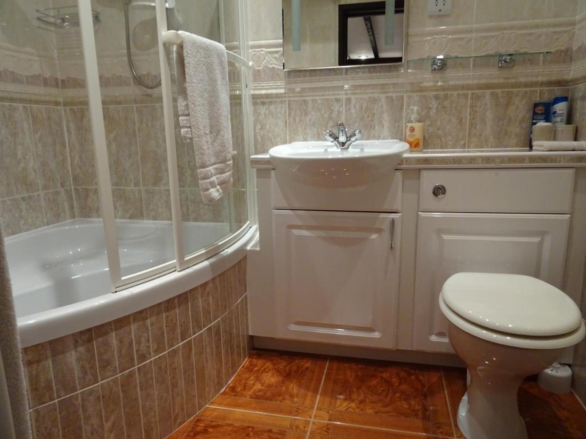 Bed and Breakfast Quiet Woman House Halstock Esterno foto