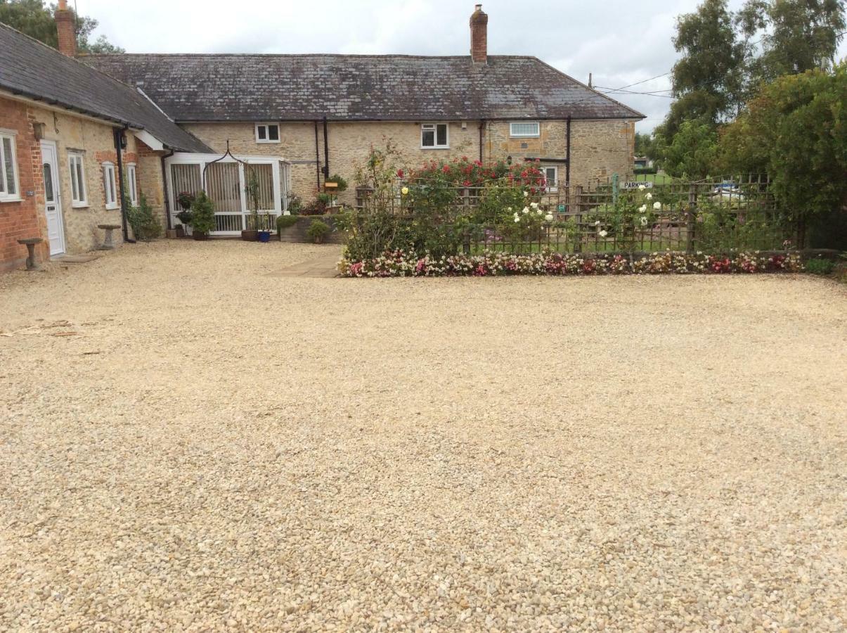 Bed and Breakfast Quiet Woman House Halstock Esterno foto